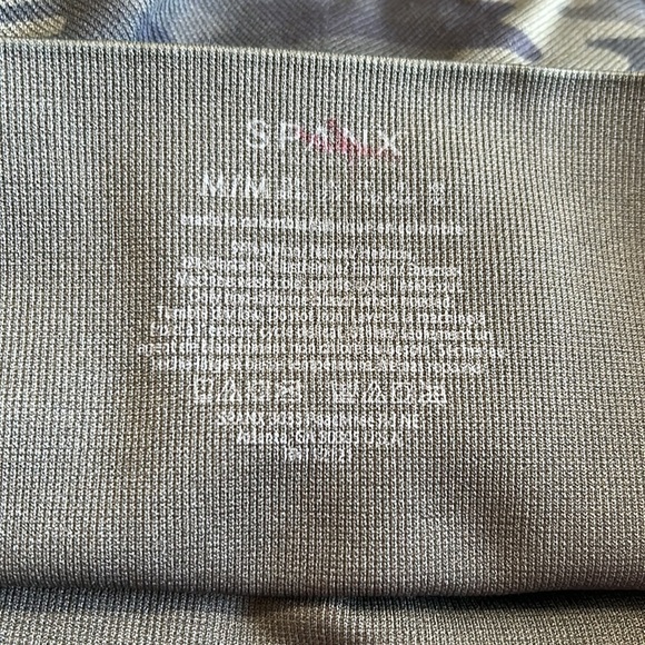 SPANX Look At Me Now Seamless Legging in Green Camo Shapewear Sz. M - Picture 10 of 10